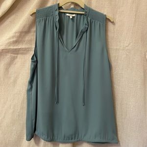 Sleeveless dress blouse